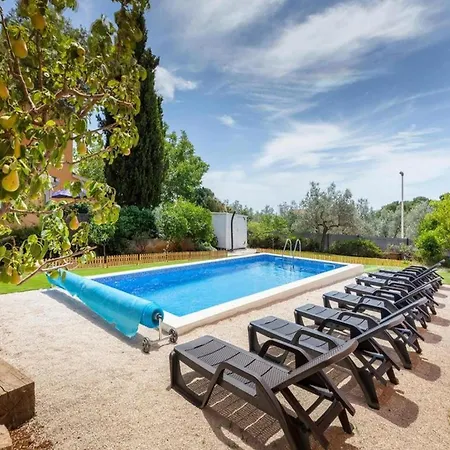 Family Frendly With Pool Holiday home Fazana