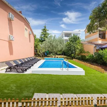 Family Frendly With Pool Holiday home